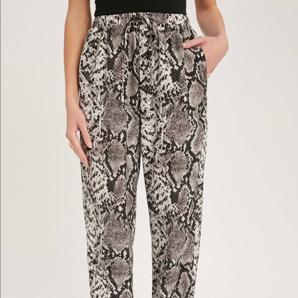 Python print jogger pants